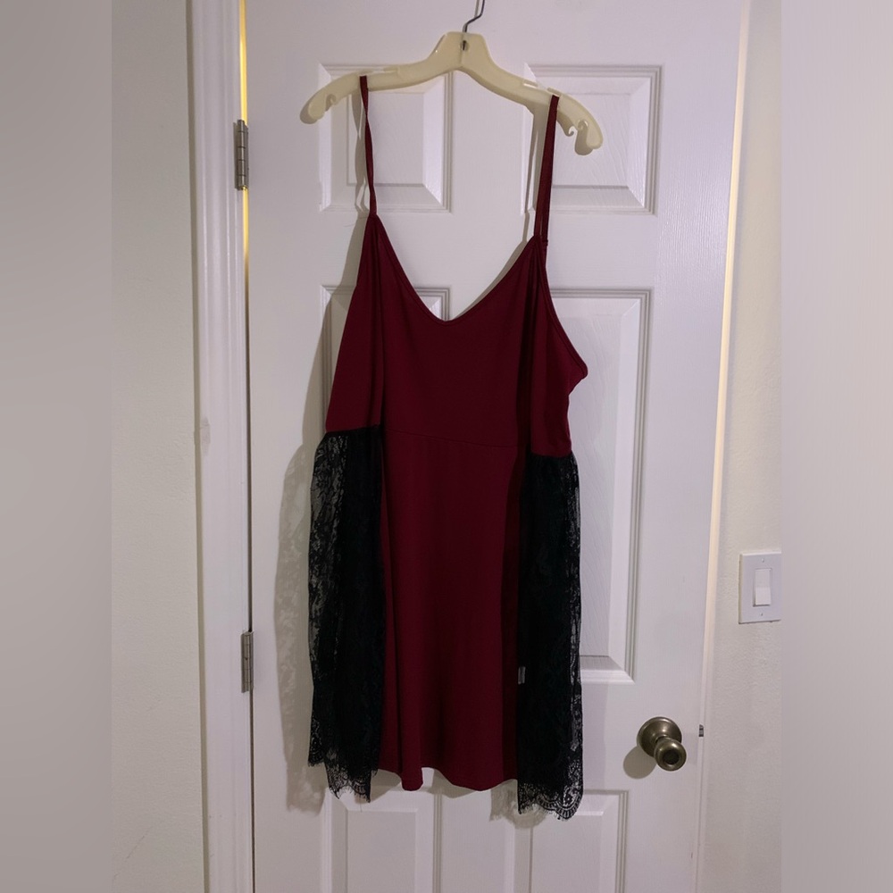 Plus contrast lace cami night dress burgundy
